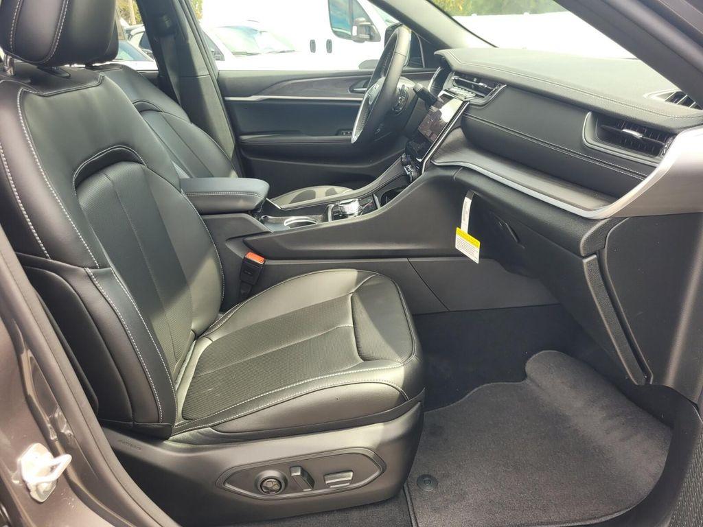 new 2025 Jeep Grand Cherokee car, priced at $46,558