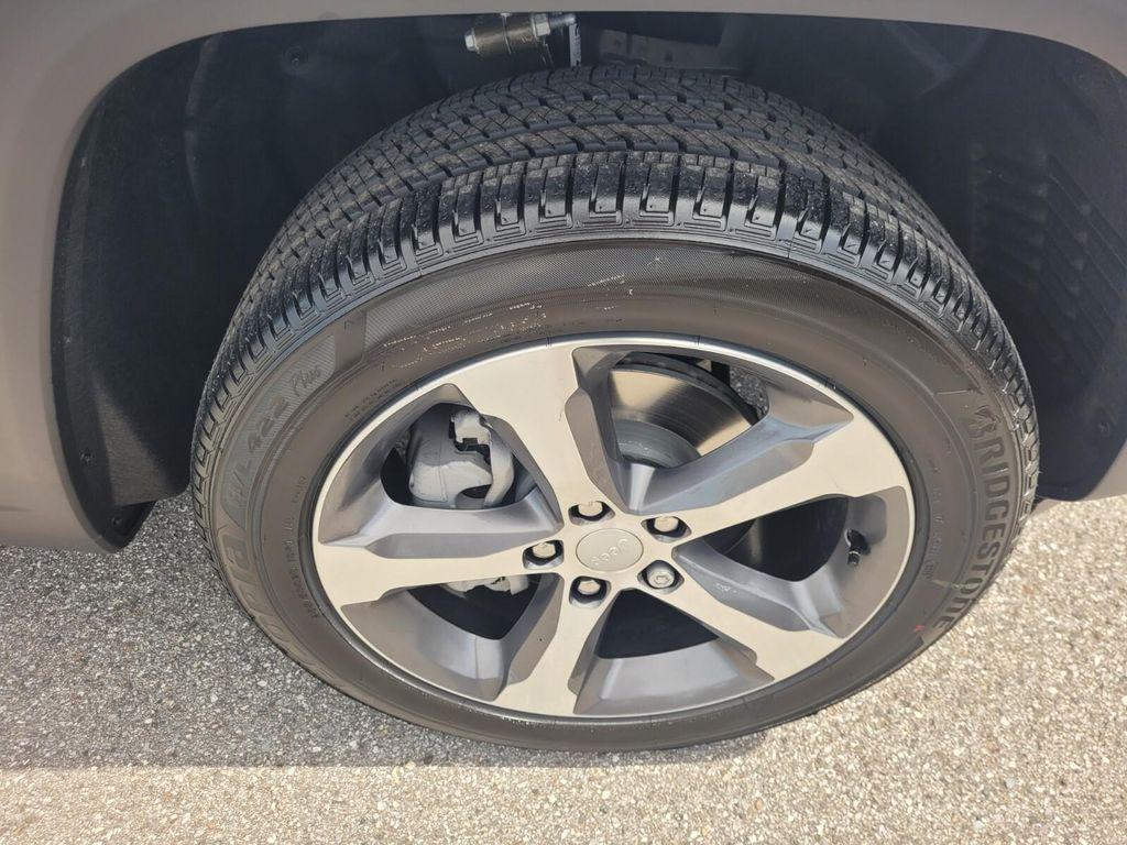 new 2025 Jeep Grand Cherokee car, priced at $46,558