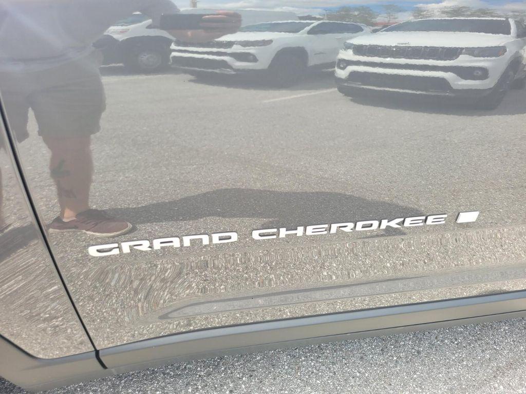 new 2025 Jeep Grand Cherokee car, priced at $46,558