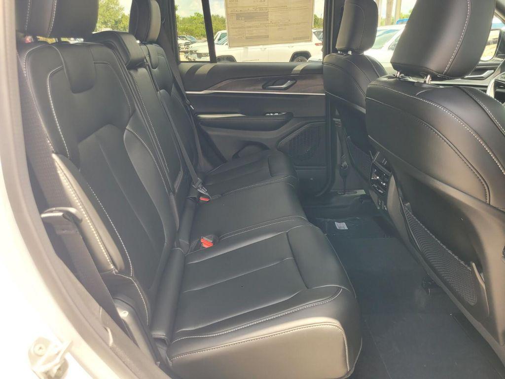 new 2025 Jeep Grand Cherokee car, priced at $41,949
