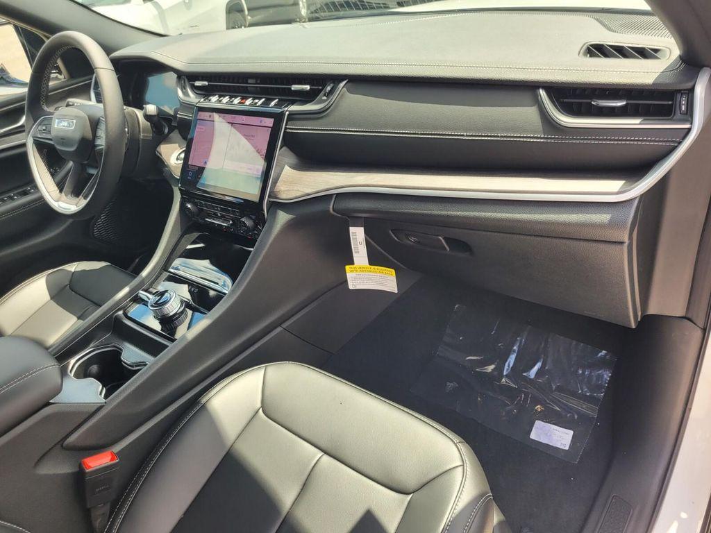 new 2025 Jeep Grand Cherokee car, priced at $41,949