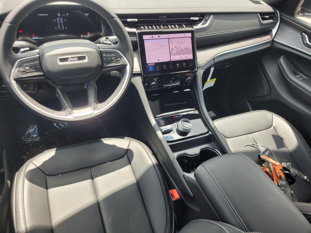 new 2025 Jeep Grand Cherokee car, priced at $41,949