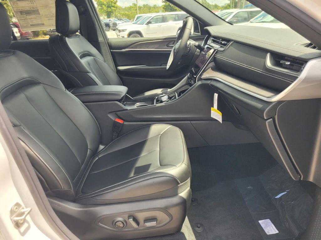 new 2025 Jeep Grand Cherokee car, priced at $41,949