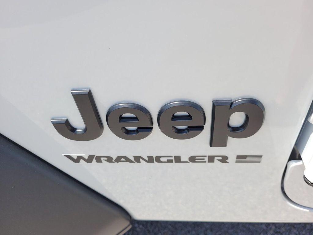 new 2025 Jeep Wrangler car, priced at $39,876