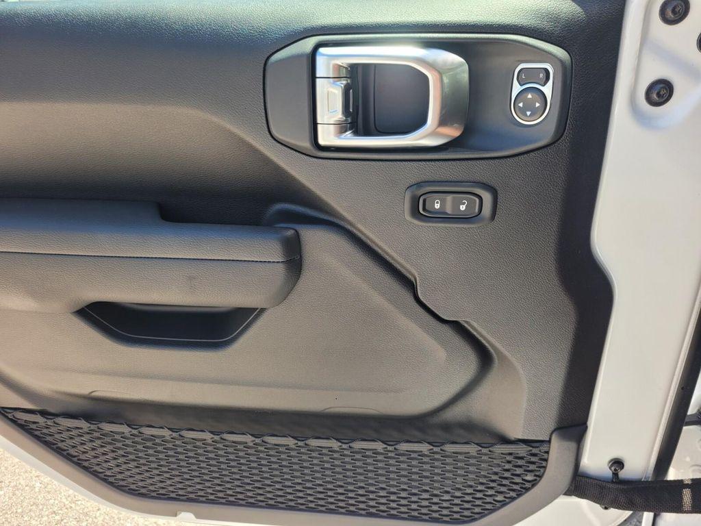 new 2025 Jeep Wrangler car, priced at $39,876