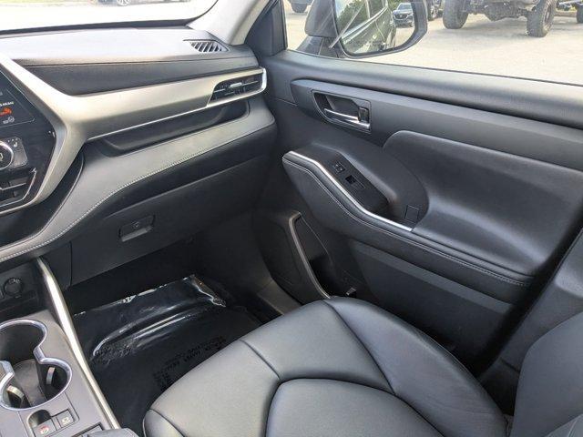 used 2020 Toyota Highlander car, priced at $27,995