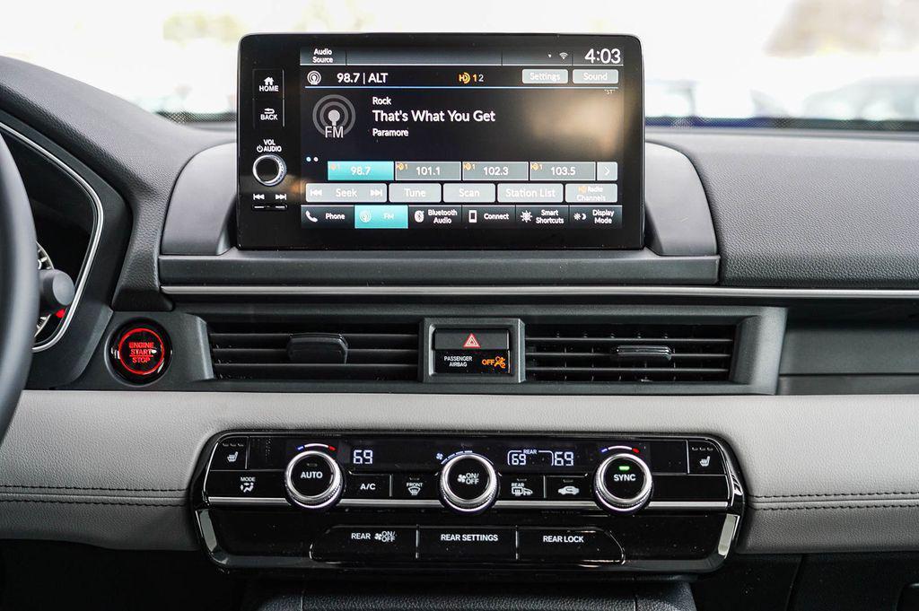 new 2025 Honda Pilot car, priced at $45,405