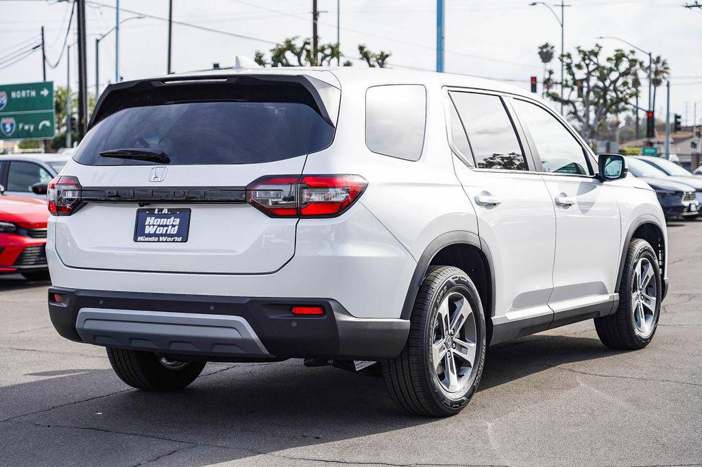 new 2025 Honda Pilot car, priced at $45,405