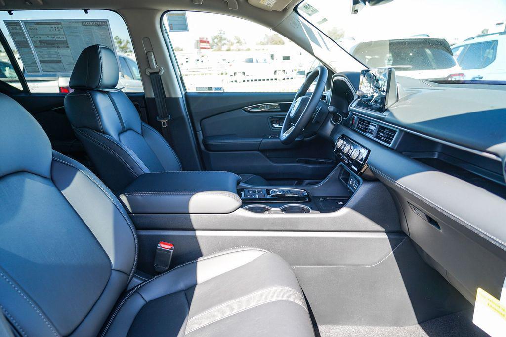new 2025 Honda Pilot car, priced at $52,995