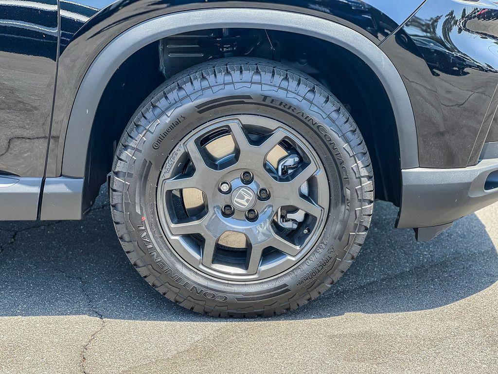 new 2025 Honda Pilot car, priced at $50,895
