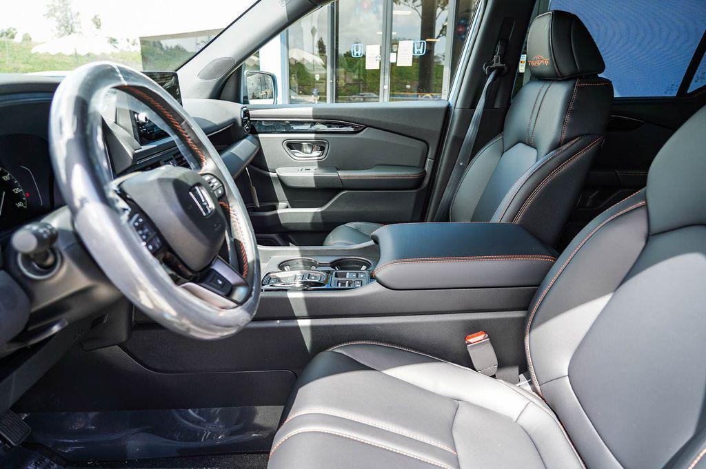 new 2025 Honda Pilot car, priced at $50,895