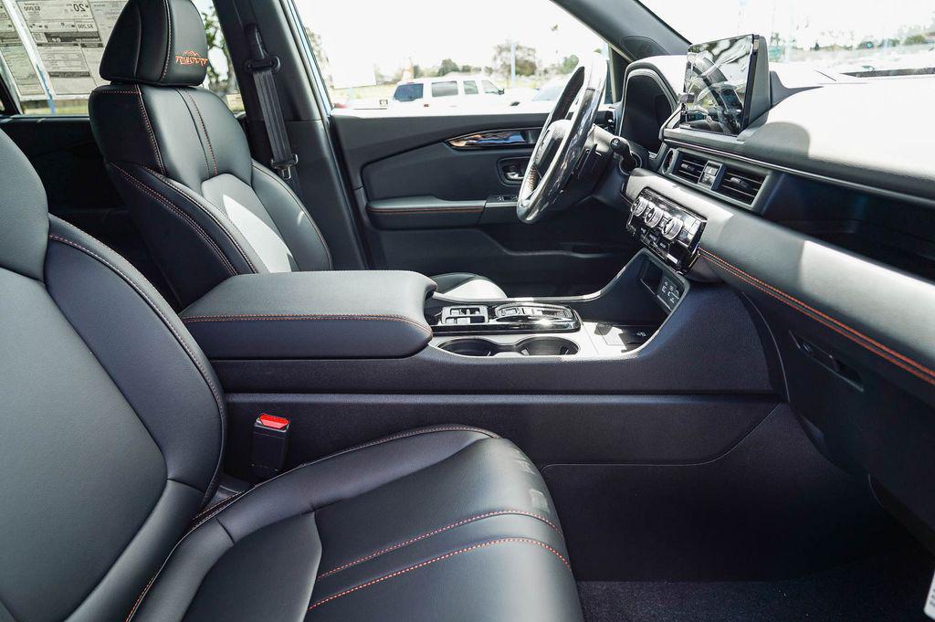 new 2025 Honda Pilot car, priced at $50,895