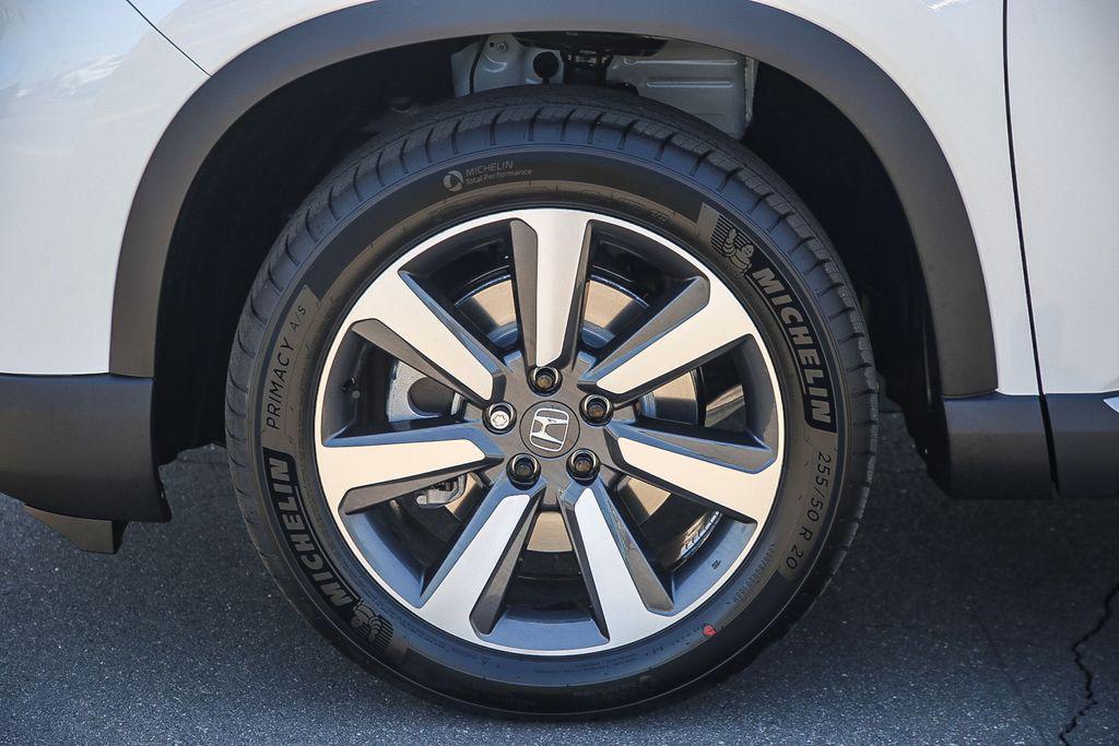 new 2025 Honda Pilot car, priced at $49,450