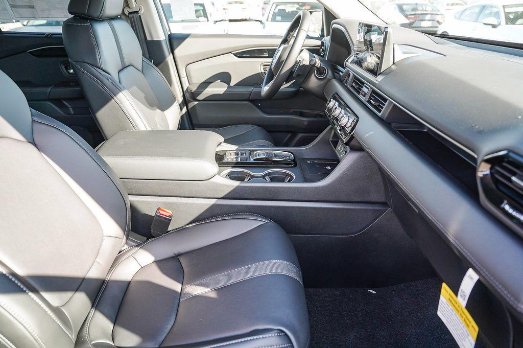 new 2025 Honda Pilot car, priced at $49,450