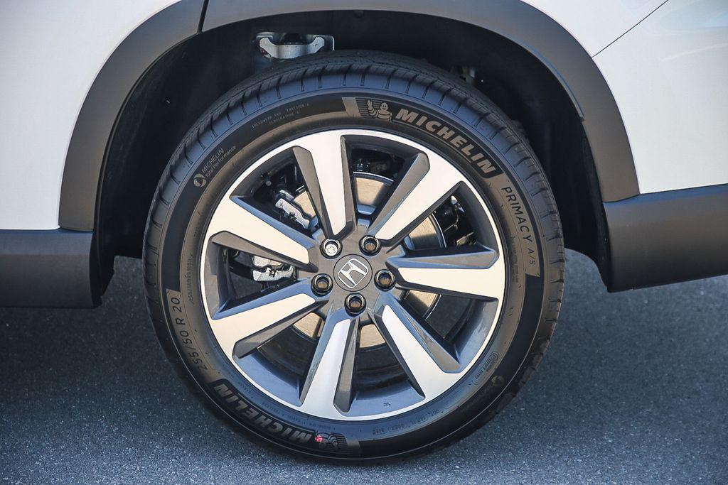 new 2025 Honda Pilot car, priced at $49,450