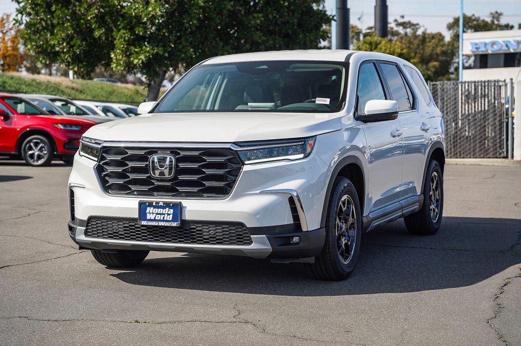 new 2025 Honda Pilot car, priced at $47,505