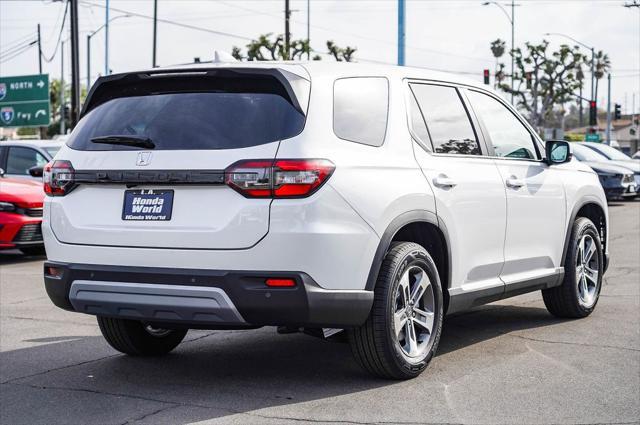 new 2025 Honda Pilot car, priced at $45,405