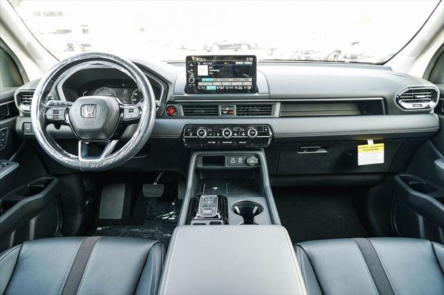 new 2025 Honda Pilot car, priced at $45,405