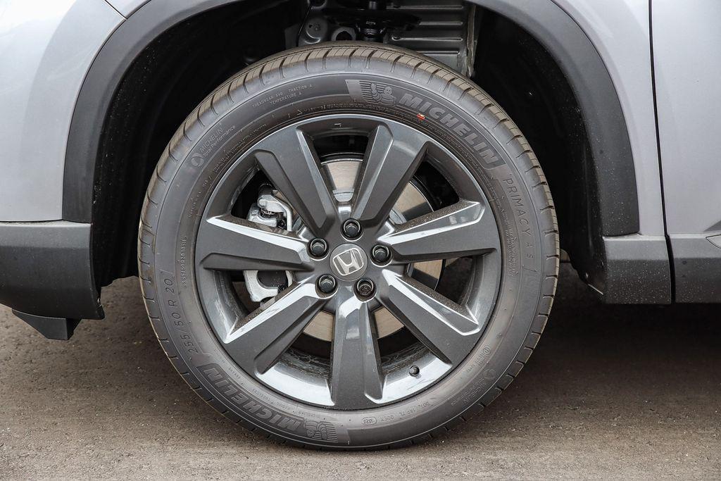 new 2025 Honda Pilot car, priced at $41,695