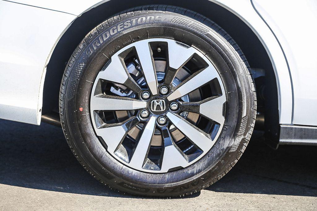 new 2026 Honda Odyssey car, priced at $46,095