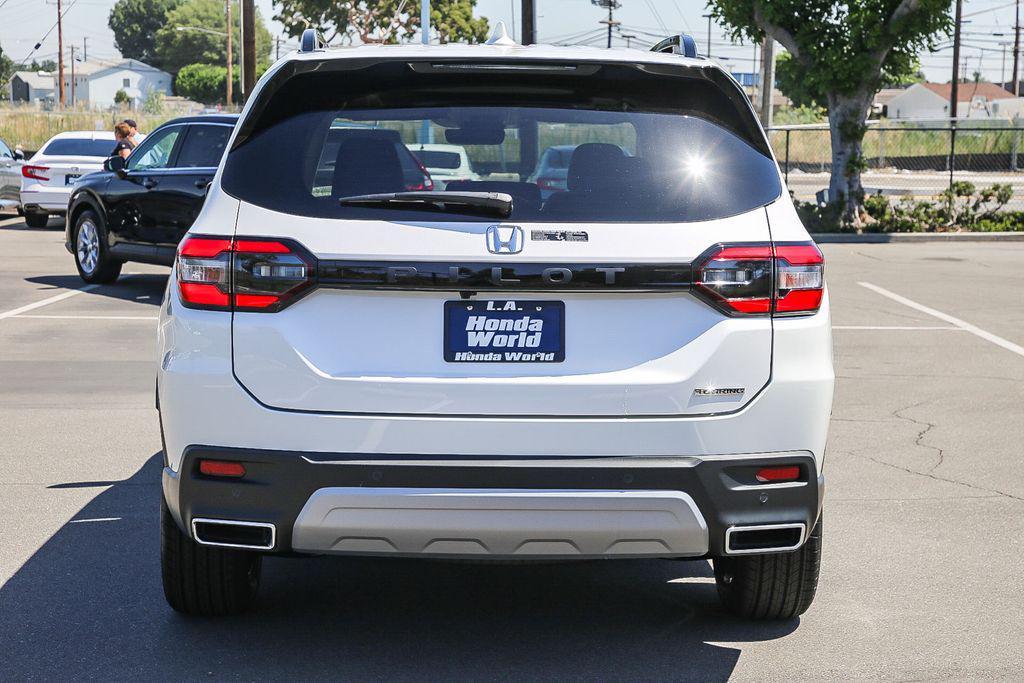 new 2025 Honda Pilot car, priced at $49,450