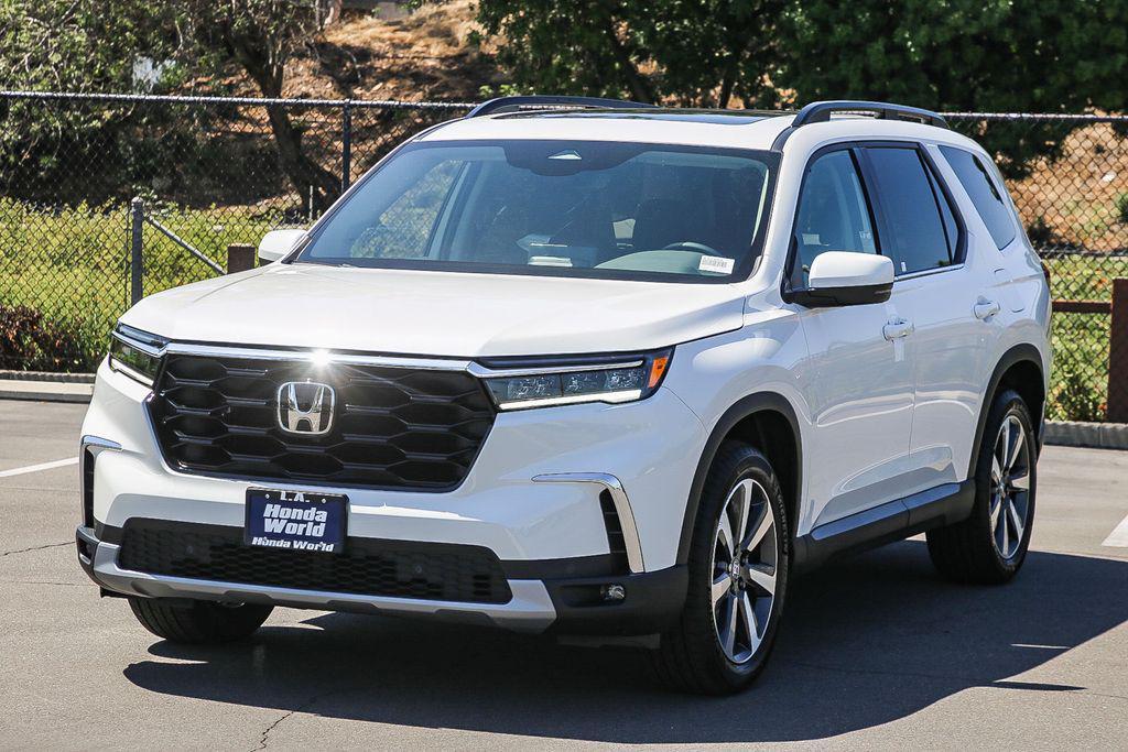 new 2025 Honda Pilot car, priced at $49,450