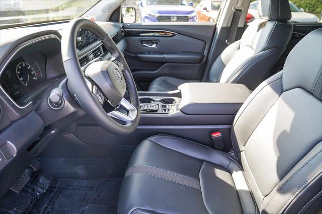 new 2025 Honda Pilot car, priced at $49,405