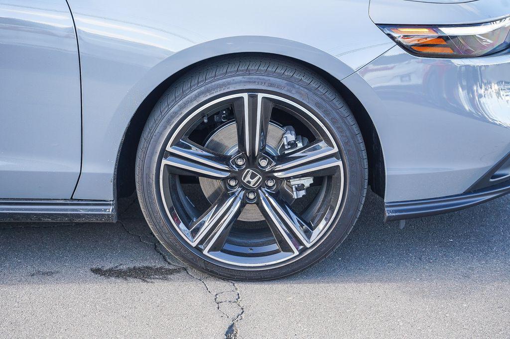 new 2025 Honda Accord Hybrid car, priced at $35,305