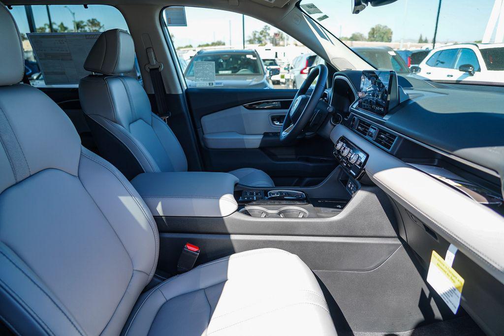 new 2025 Honda Pilot car, priced at $50,895