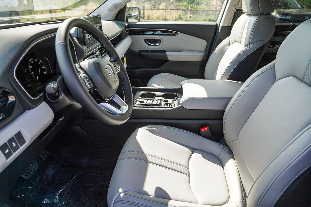 new 2025 Honda Pilot car, priced at $47,095