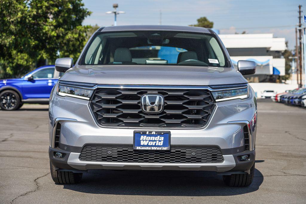 new 2025 Honda Pilot car, priced at $47,095