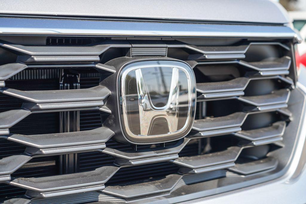new 2025 Honda Pilot car, priced at $47,095