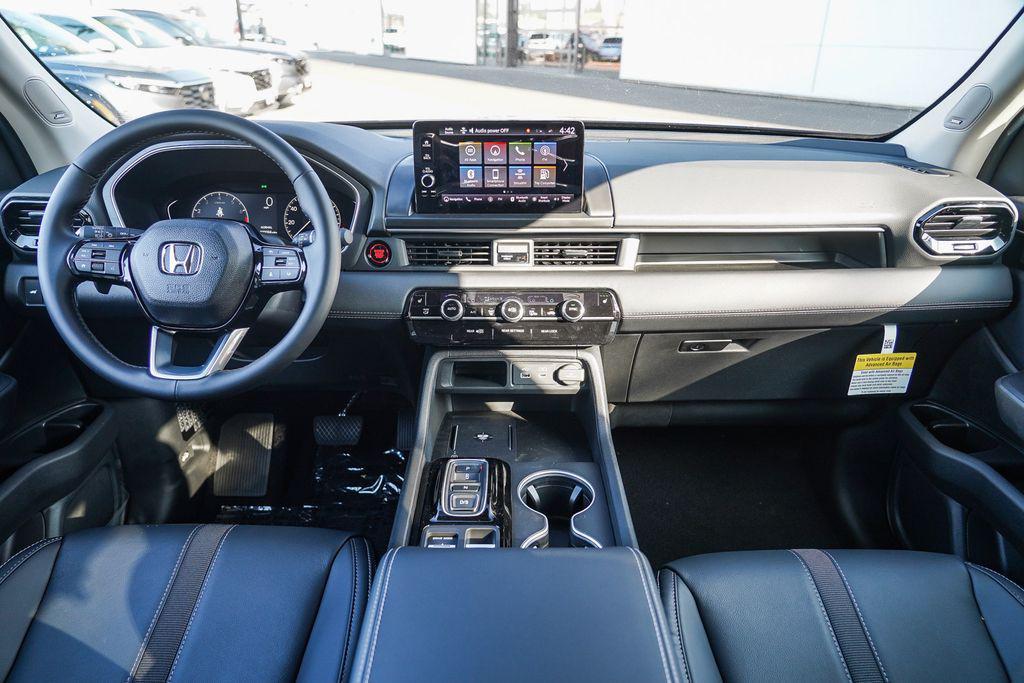new 2025 Honda Pilot car, priced at $50,850