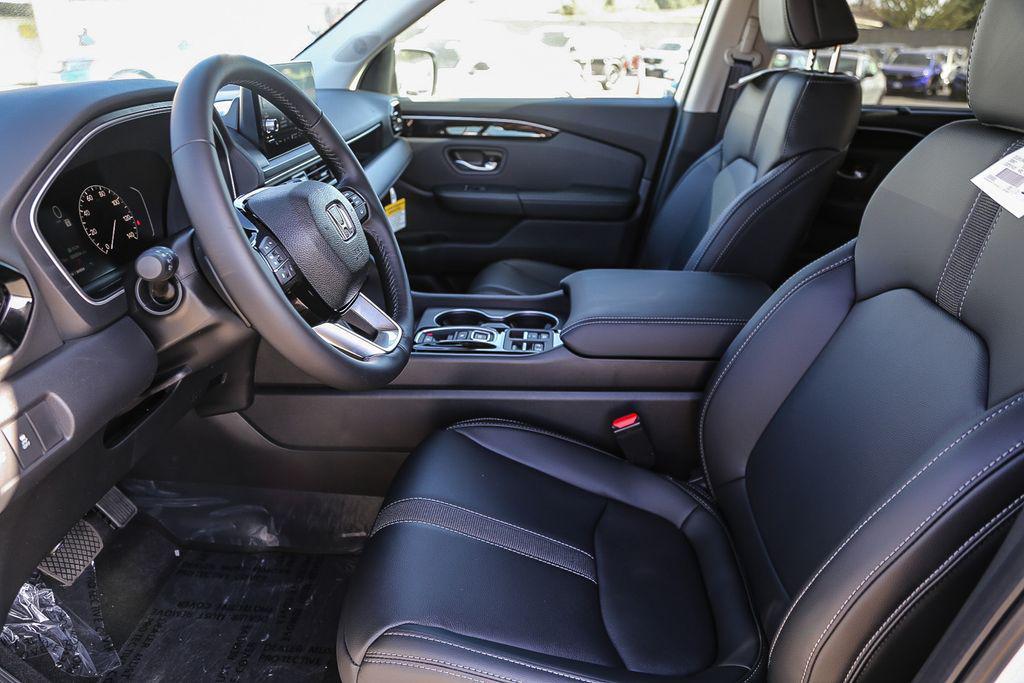 new 2025 Honda Pilot car, priced at $45,725