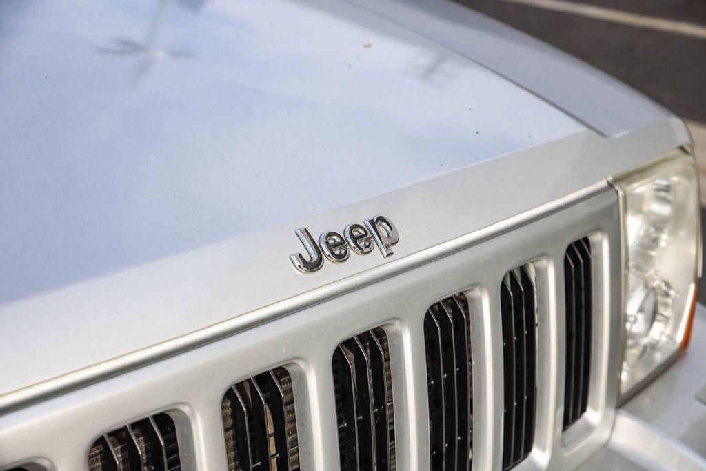 used 2006 Jeep Commander car, priced at $7,995