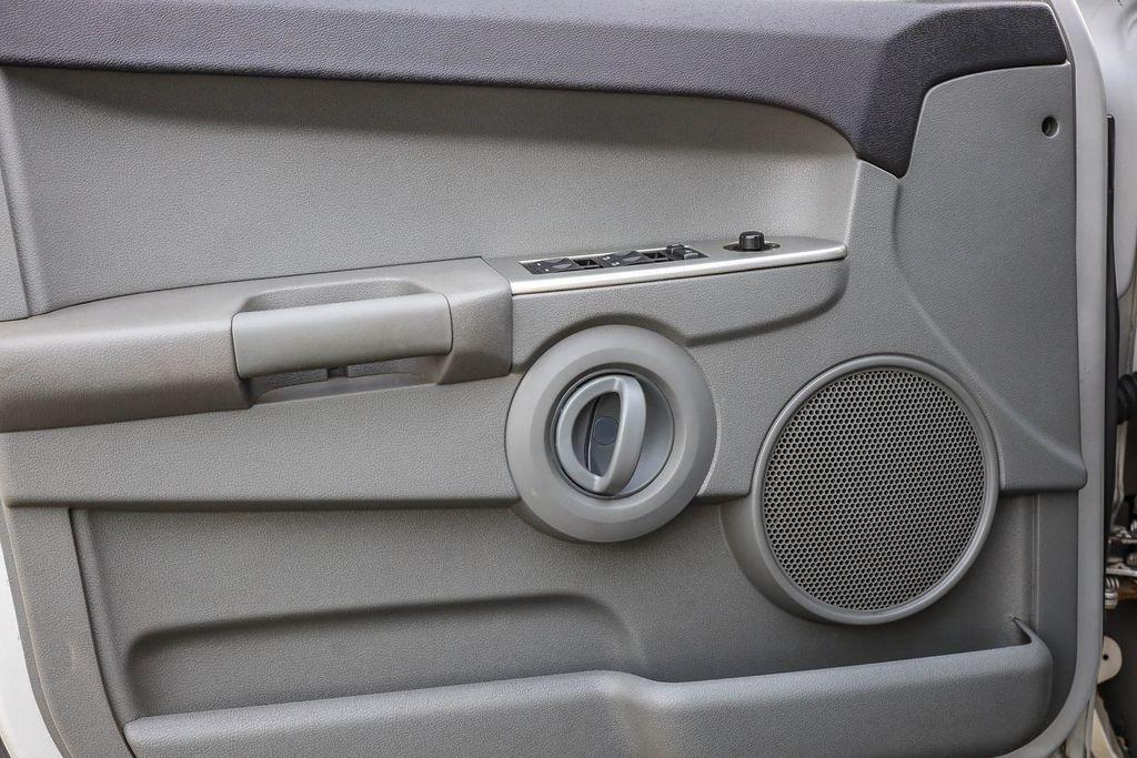 used 2006 Jeep Commander car, priced at $7,995