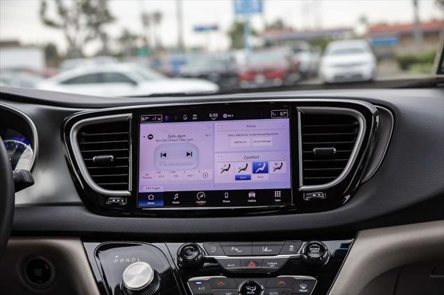 used 2023 Chrysler Pacifica car