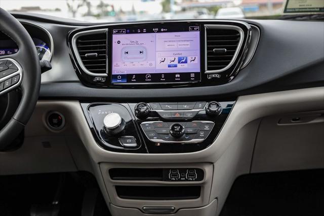 used 2023 Chrysler Pacifica car