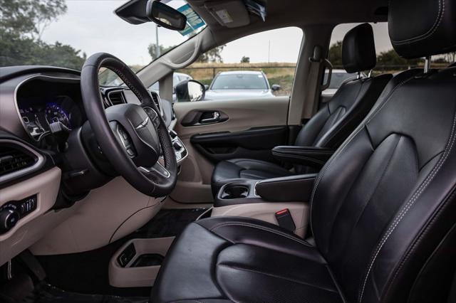 used 2023 Chrysler Pacifica car