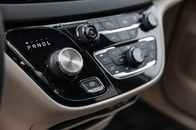 used 2023 Chrysler Pacifica car