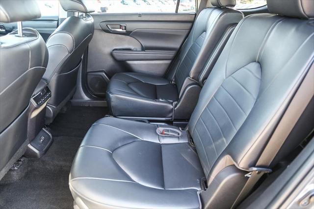 used 2023 Toyota Highlander car