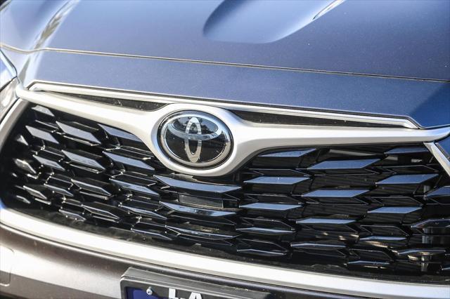 used 2023 Toyota Highlander car