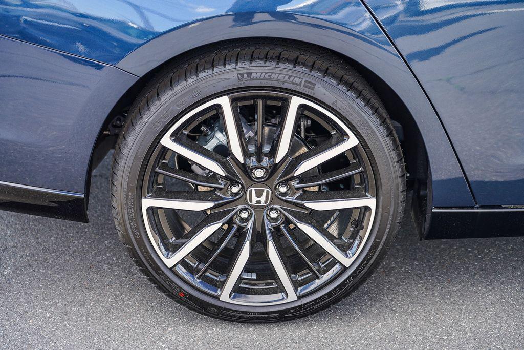 new 2025 Honda Accord Hybrid car, priced at $40,450