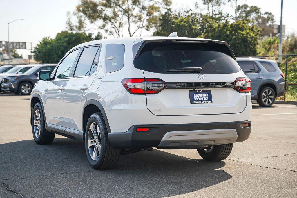 new 2025 Honda Pilot car, priced at $47,550