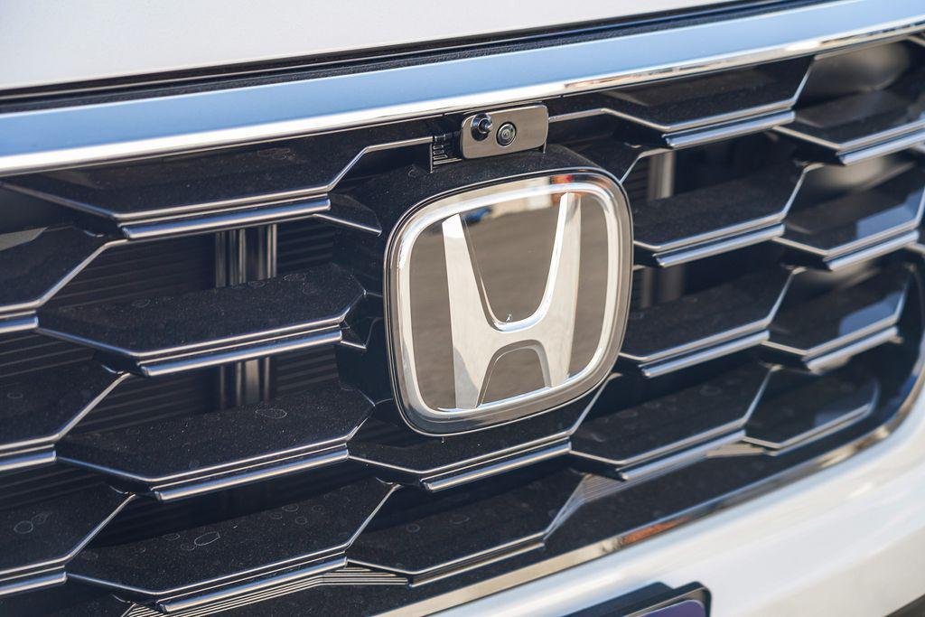 new 2025 Honda Pilot car, priced at $55,715