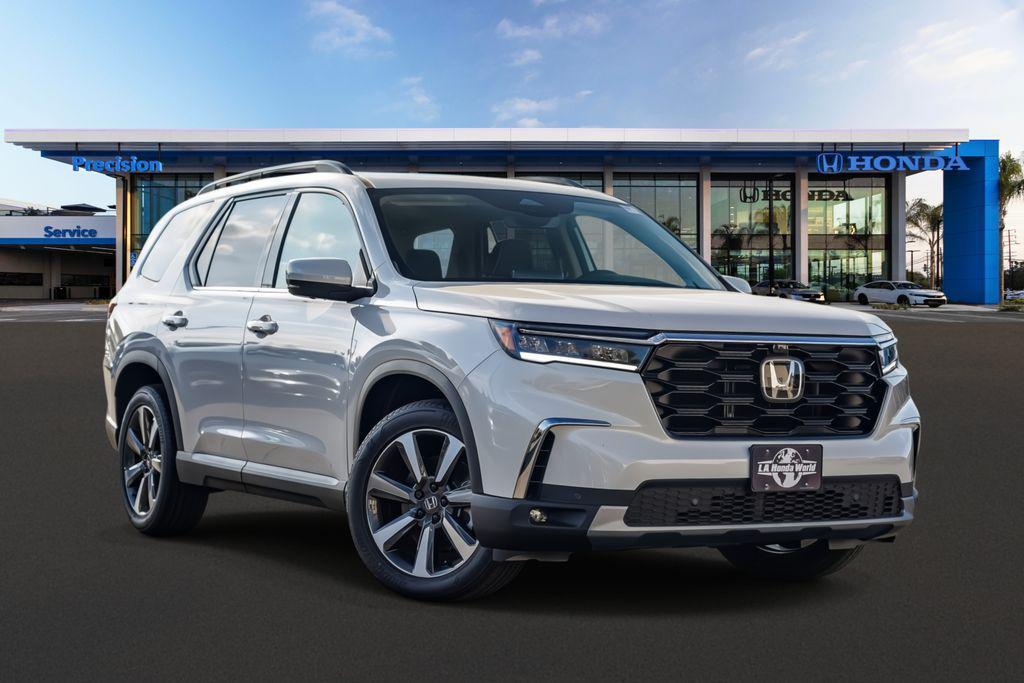 new 2025 Honda Pilot car, priced at $55,715