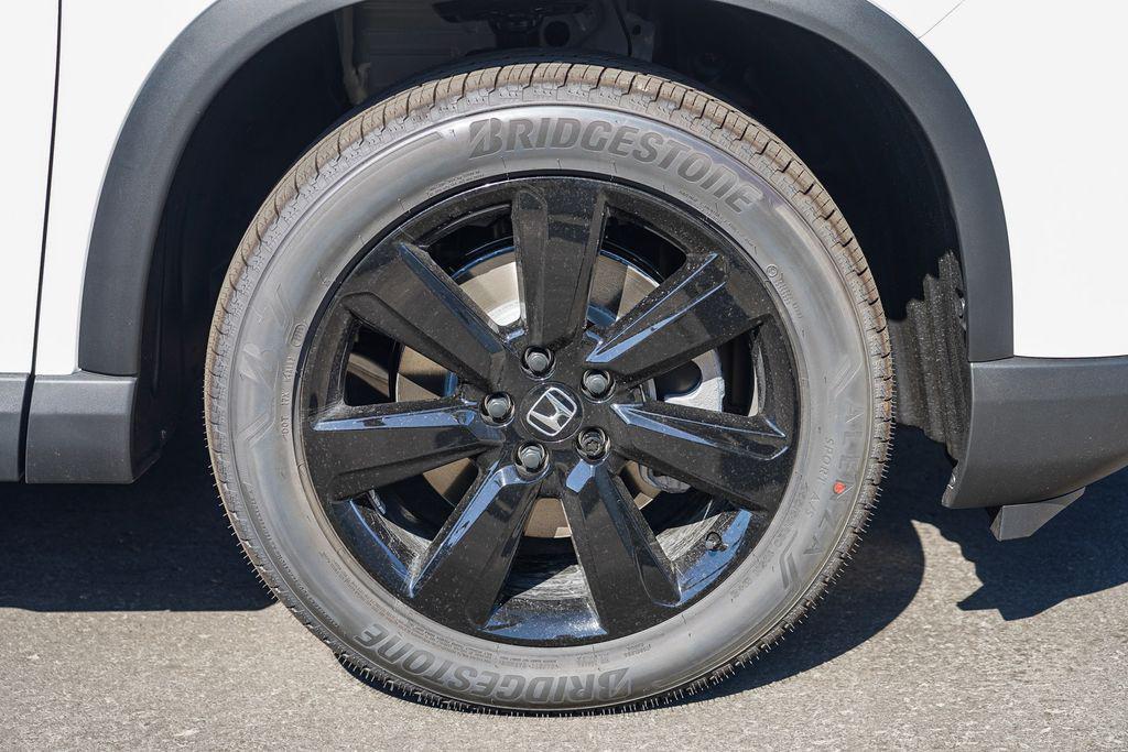 new 2025 Honda Pilot car, priced at $57,215