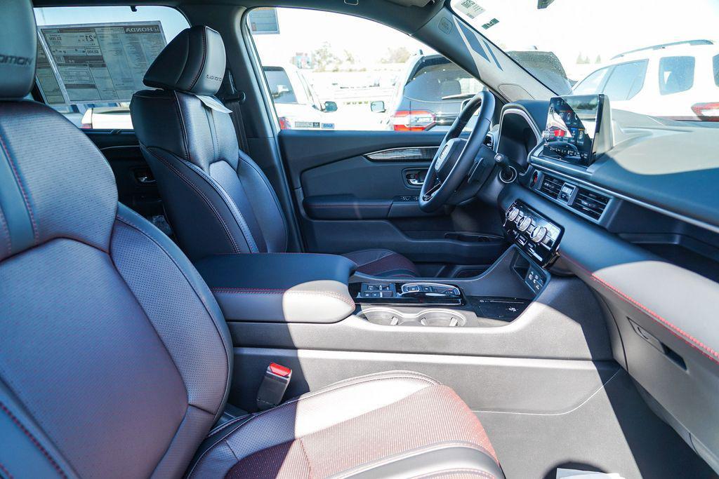 new 2025 Honda Pilot car, priced at $57,215