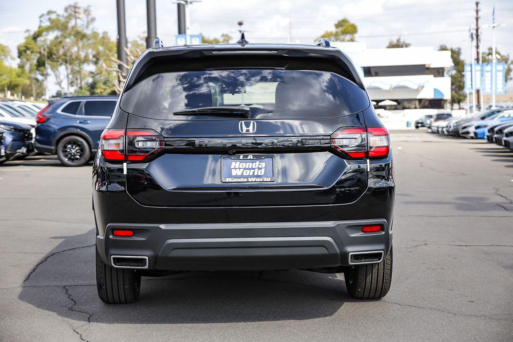 new 2025 Honda Pilot car, priced at $41,695