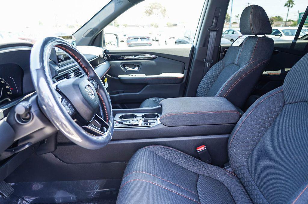 new 2025 Honda Pilot car, priced at $41,695